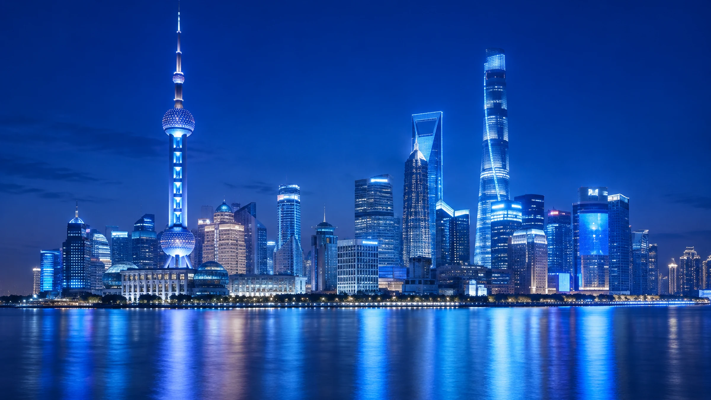 外滩对岸的陆家嘴夜景，东方明珠与上海中心倒映在黄浦江上